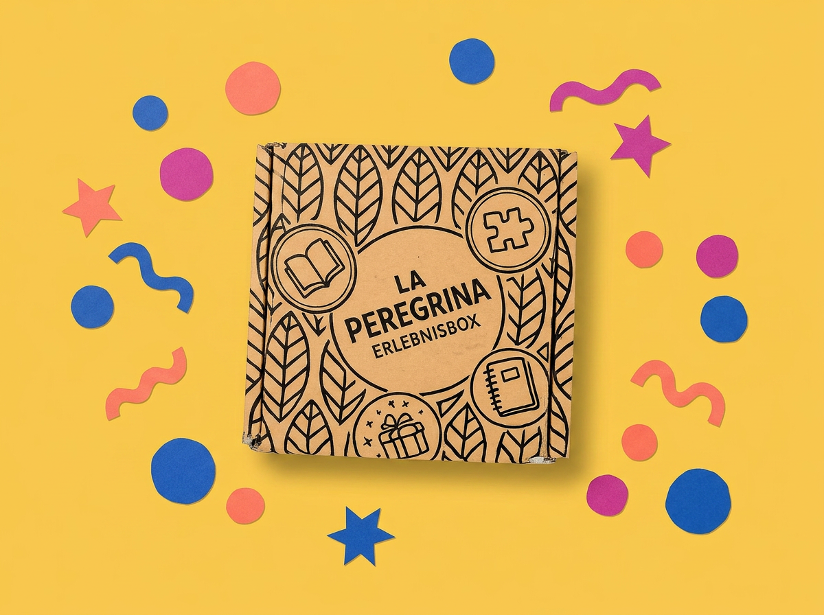 Eine geöffnete, bunte La Peregrina Überraschungsbox auf einem Holzboden mit einem Brettspiel, Buch und Aktivitätsheft